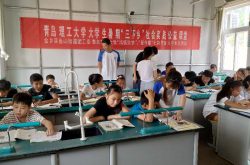 金乡县鱼山街道：1 7名大学生暑期支教走进英雄故里王杰村