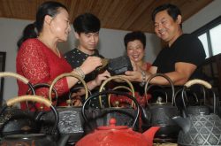 淄川：祖传三代齐缘堂铁壶变身艺术品