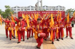 湖屯镇举办“舞动美丽桃都  助力乡村振兴” 广场舞大赛活动
