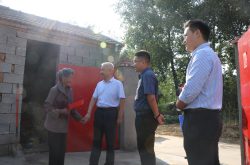 付海峰到高峰头镇走访慰问建国前老党员