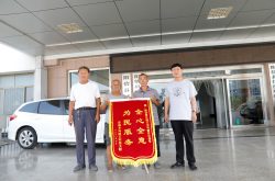阳信:攀爬院墙急救孤寡老人